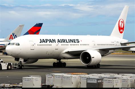 Japan Airlines 777.
